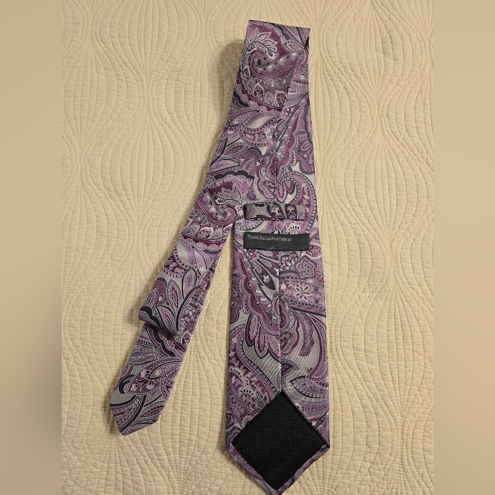 EUC Perry Ellis Paisley 100% Silk Tie - Picture 3 of 4